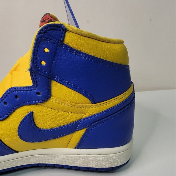 WMNS AIR JORDAN 1 RETRO HI OG Varsity Maize/Game Royal-Sail FD2596 700 - Picture 9 of 10